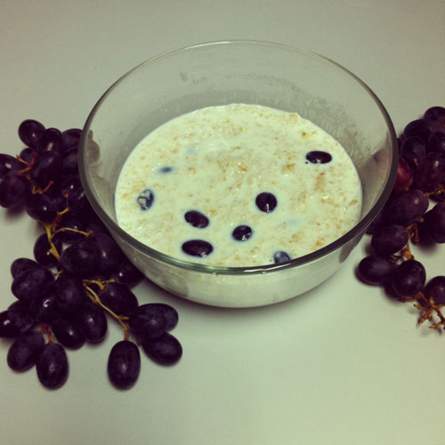 oatmeal with grapes